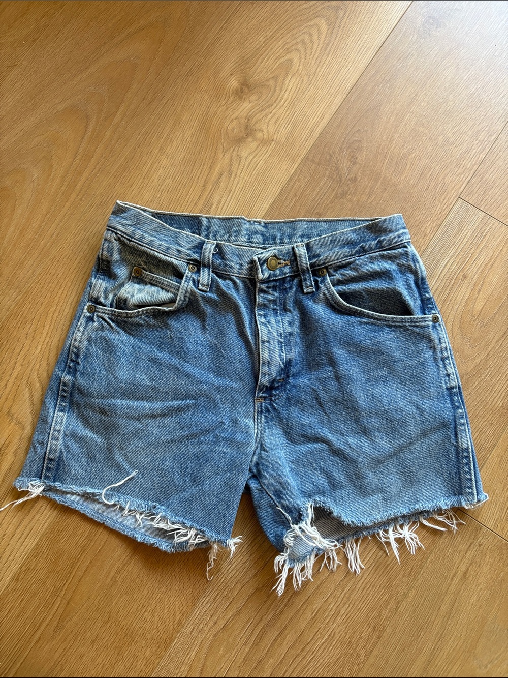 Wrangler Denim High-Rise Frayed Hem Women’s Shorts - Blue size 4
